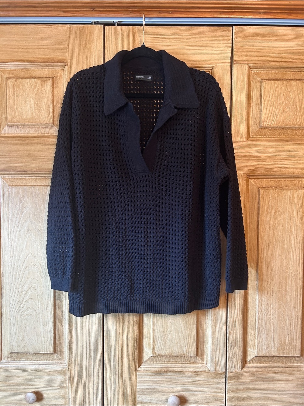 Simply Vera Women's Black Open-Knit Collared Sweater.